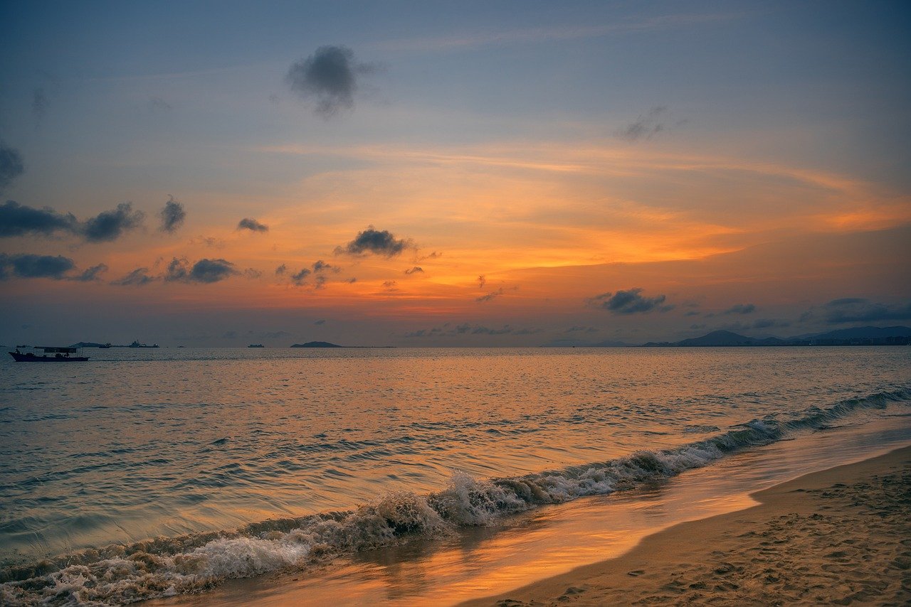 sunset, beach, caiyun-8113697.jpg